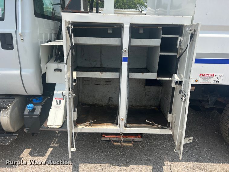 image for item DN3040 2013 Ford F750 Super Duty  forestry bucket truck