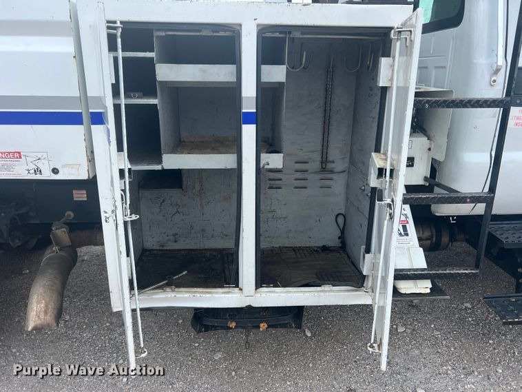 image for item DN3040 2013 Ford F750 Super Duty  forestry bucket truck