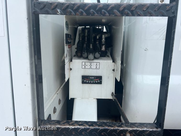 image for item DN3040 2013 Ford F750 Super Duty  forestry bucket truck