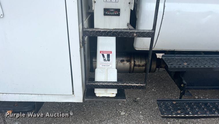 image for item DN3040 2013 Ford F750 Super Duty  forestry bucket truck