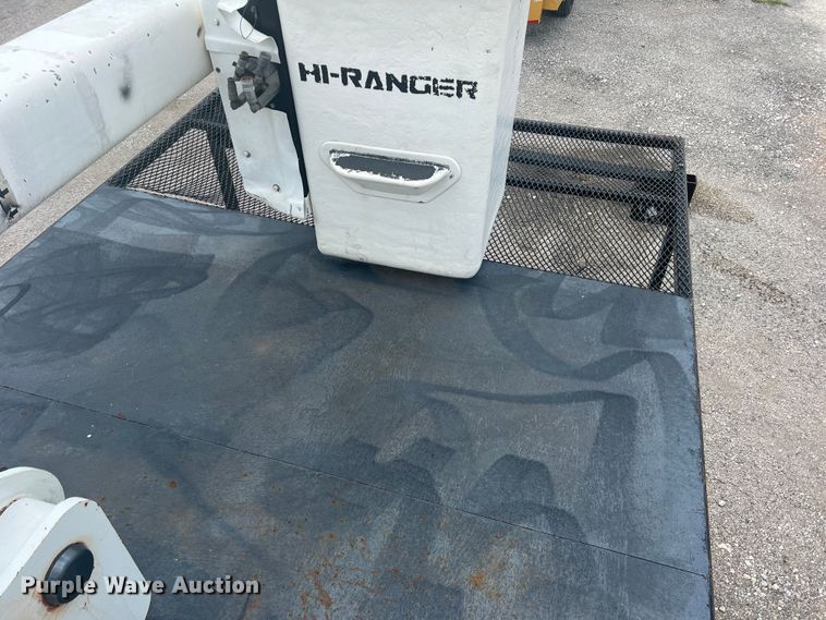 image for item DN3040 2013 Ford F750 Super Duty  forestry bucket truck