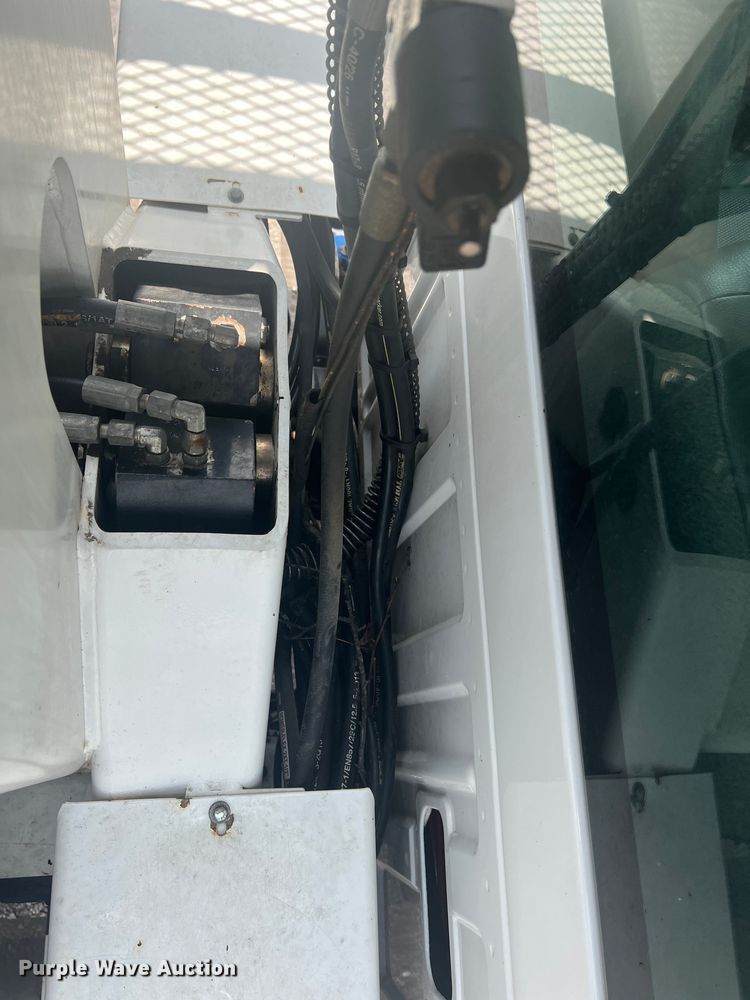 image for item DN3040 2013 Ford F750 Super Duty  forestry bucket truck