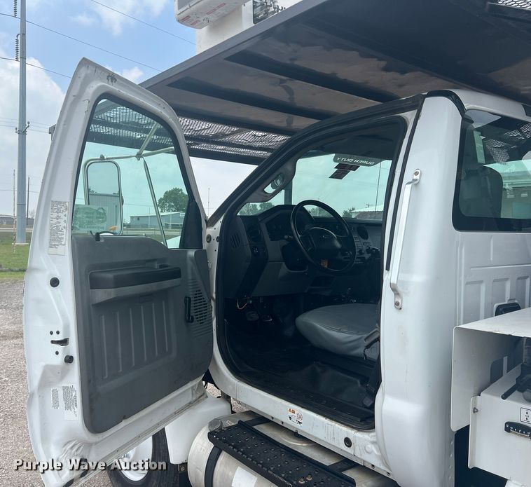 image for item DN3040 2013 Ford F750 Super Duty  forestry bucket truck