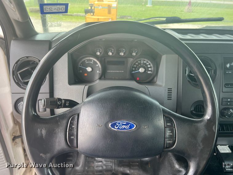 image for item DN3040 2013 Ford F750 Super Duty  forestry bucket truck