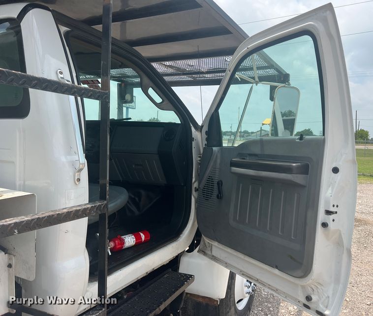 image for item DN3040 2013 Ford F750 Super Duty  forestry bucket truck