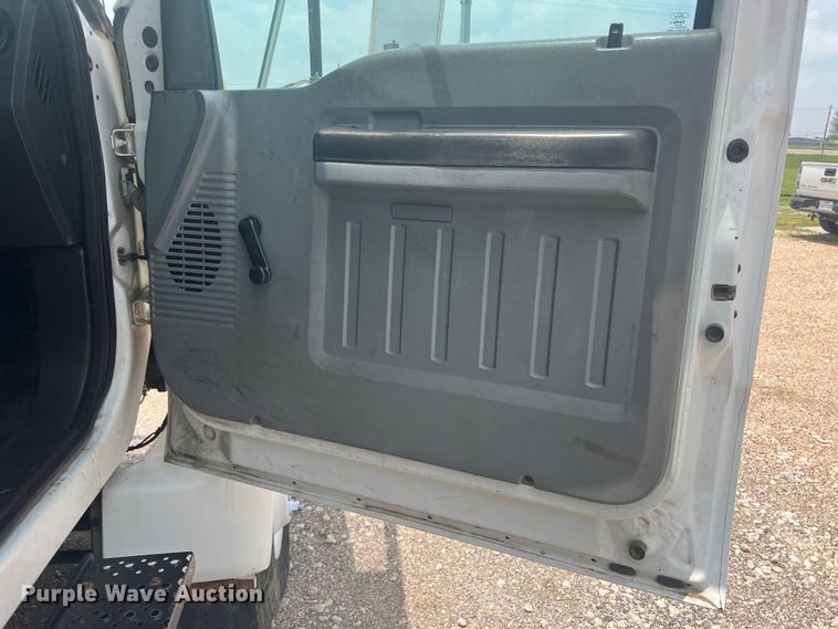 image for item DN3040 2013 Ford F750 Super Duty  forestry bucket truck