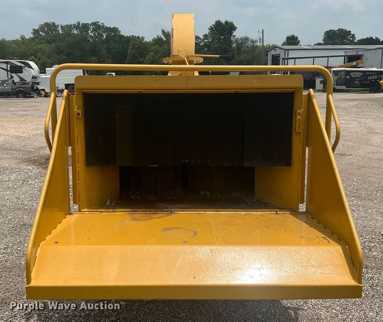 image for item DN3041 2003 Vermeer BC1800A  wood chipper