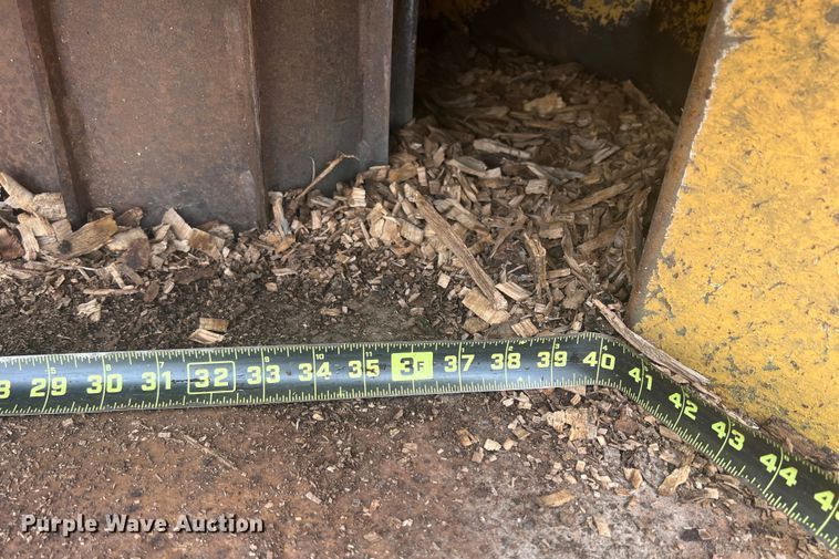 image for item DN3041 2003 Vermeer BC1800A  wood chipper