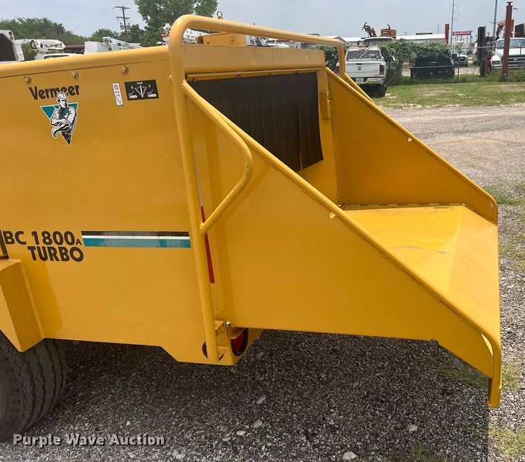 image for item DN3041 2003 Vermeer BC1800A  wood chipper