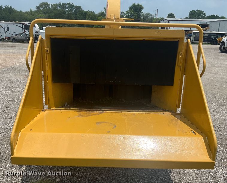 image for item DN3041 2003 Vermeer BC1800A  wood chipper