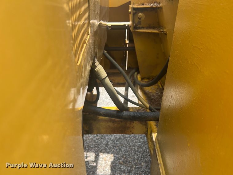 image for item DN3041 2003 Vermeer BC1800A  wood chipper