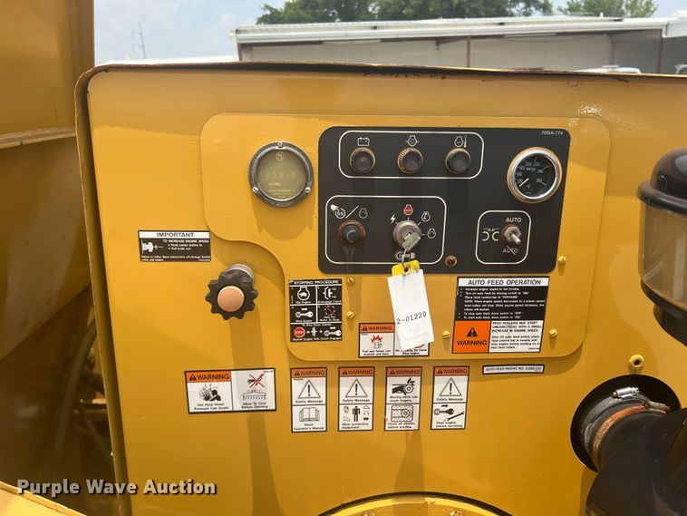 image for item DN3041 2003 Vermeer BC1800A  wood chipper