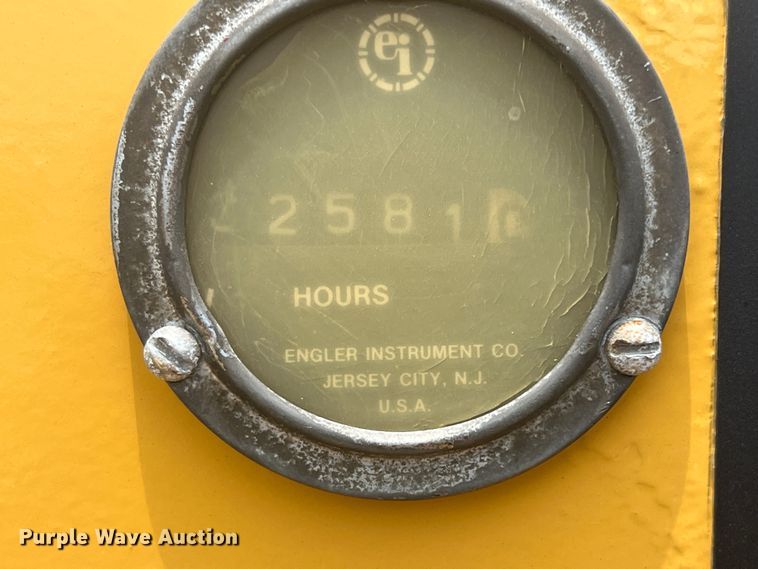 image for item DN3041 2003 Vermeer BC1800A  wood chipper