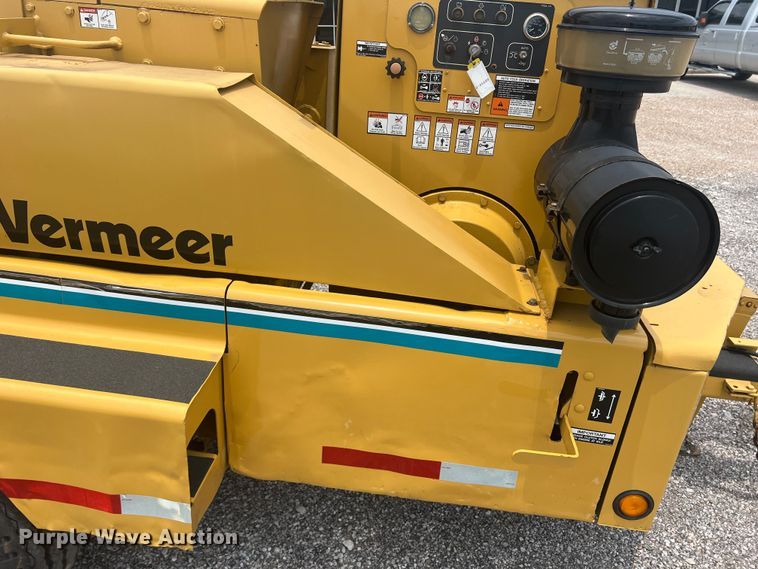 image for item DN3041 2003 Vermeer BC1800A  wood chipper