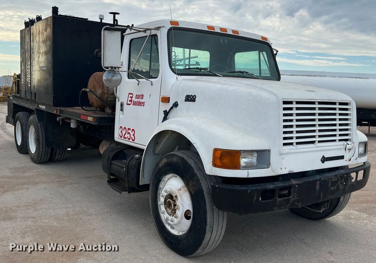 image for item DN3100 1995 International 4900  fuel / lube truck