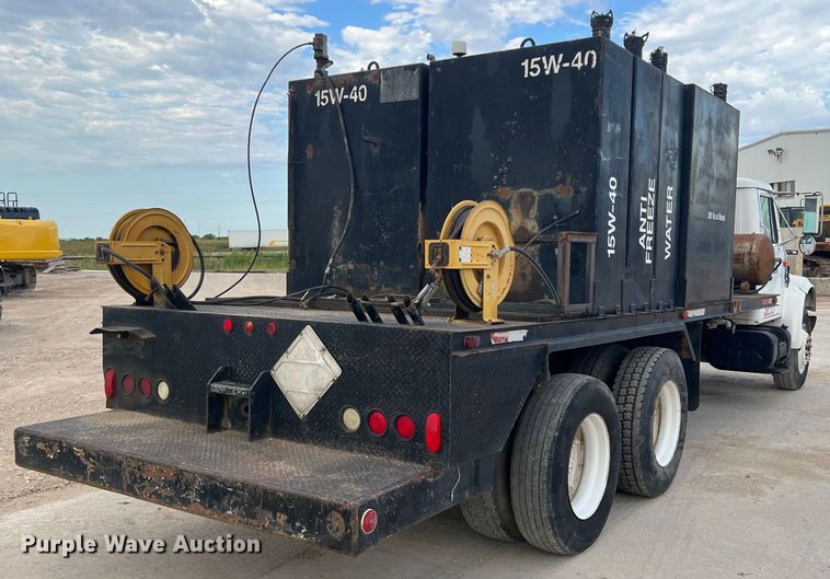 image for item DN3100 1995 International 4900  fuel / lube truck