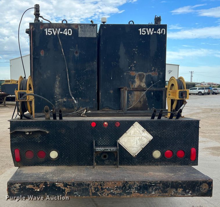 image for item DN3100 1995 International 4900  fuel / lube truck