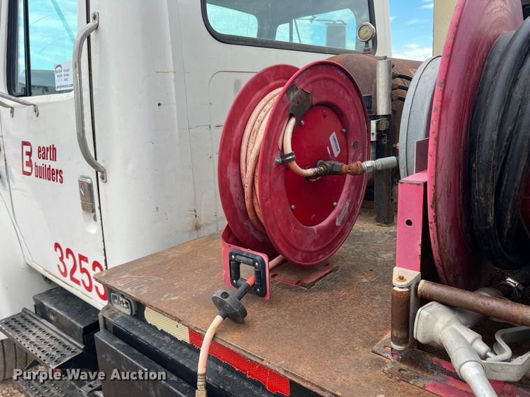 image for item DN3100 1995 International 4900  fuel / lube truck