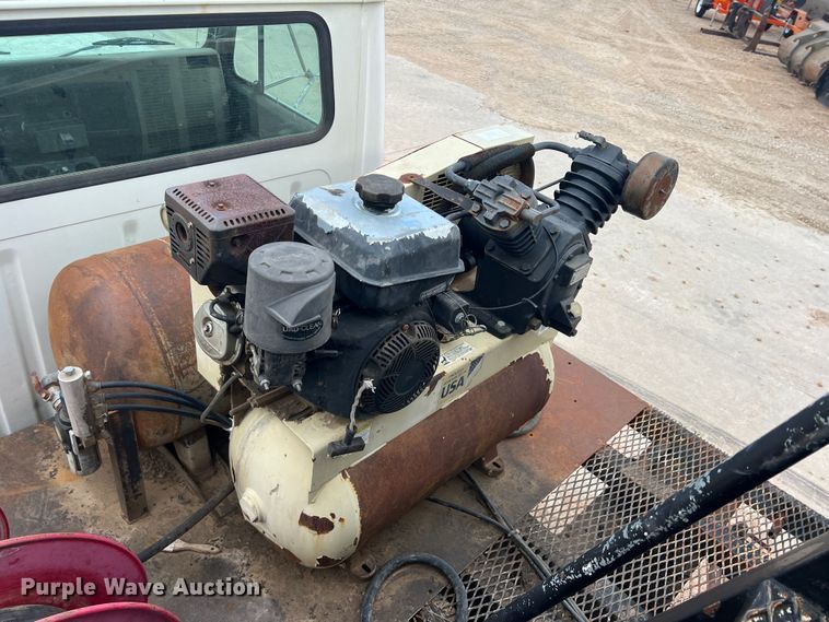 image for item DN3100 1995 International 4900  fuel / lube truck