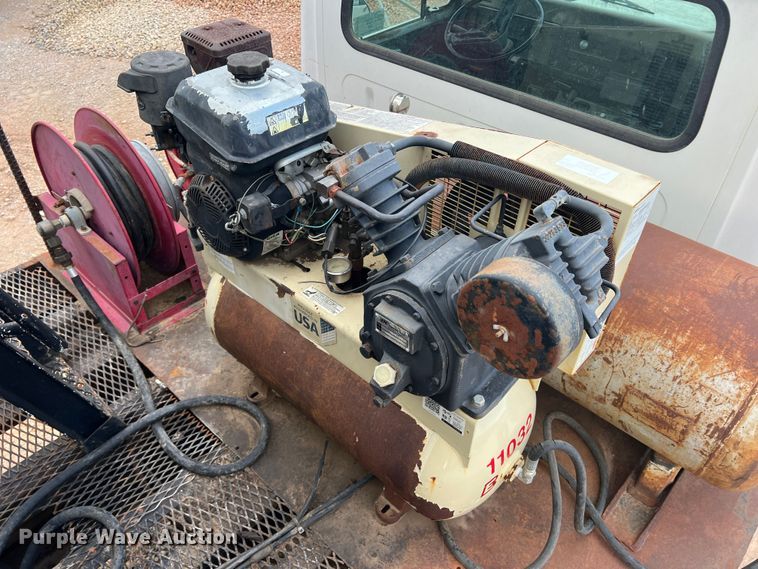 image for item DN3100 1995 International 4900  fuel / lube truck