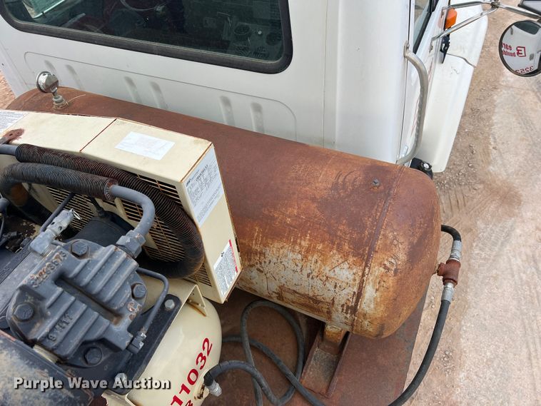 image for item DN3100 1995 International 4900  fuel / lube truck