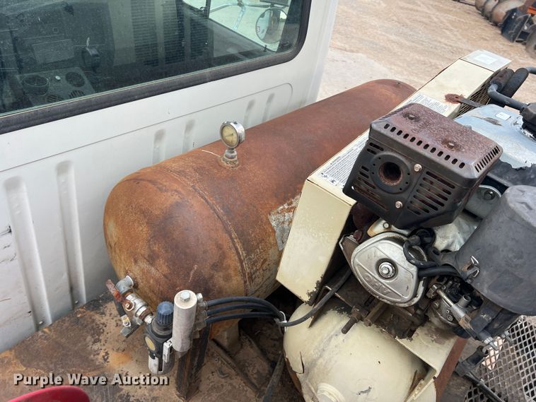 image for item DN3100 1995 International 4900  fuel / lube truck