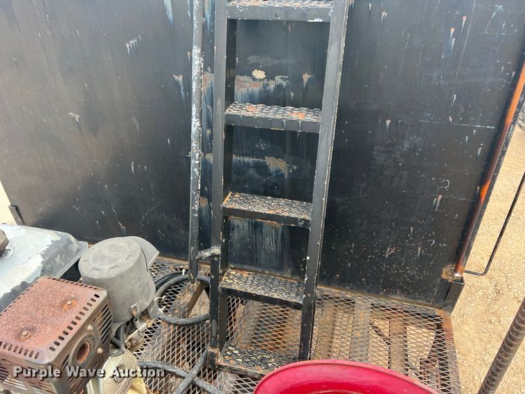 image for item DN3100 1995 International 4900  fuel / lube truck