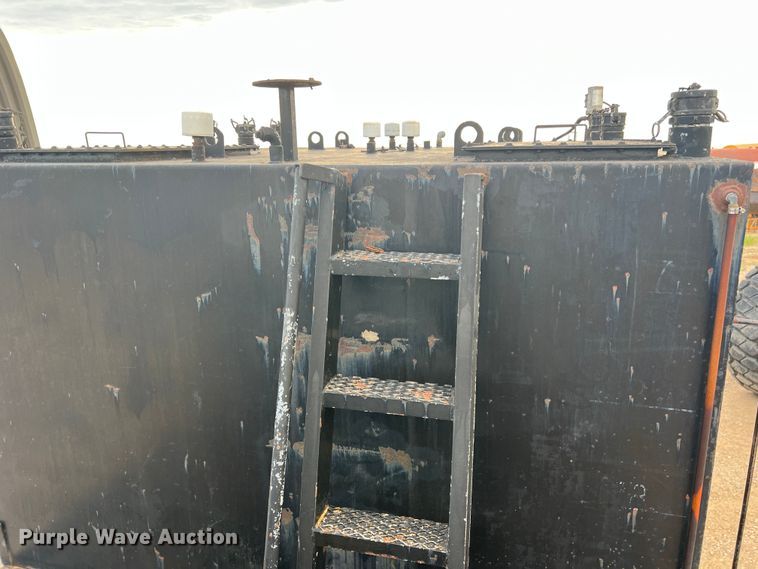 image for item DN3100 1995 International 4900  fuel / lube truck