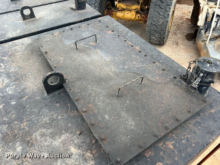 image for item DN3100 1995 International 4900  fuel / lube truck