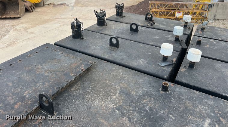 image for item DN3100 1995 International 4900  fuel / lube truck