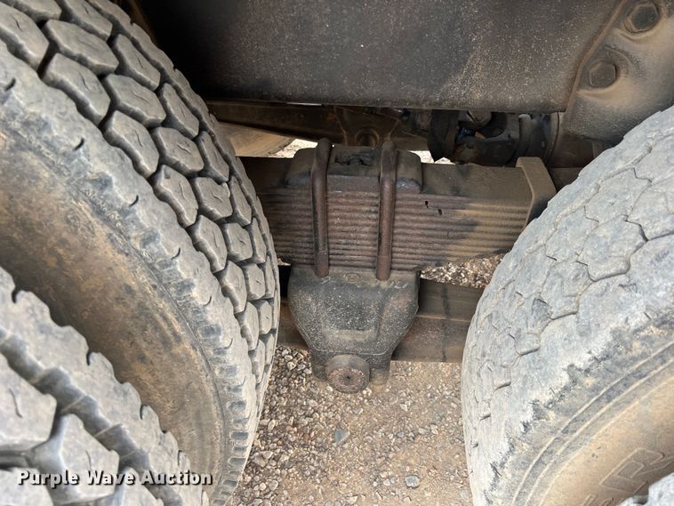 image for item DN3100 1995 International 4900  fuel / lube truck