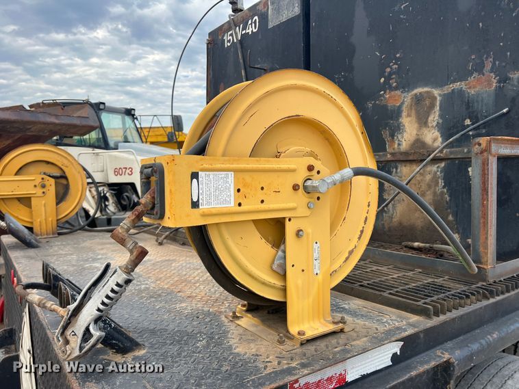 image for item DN3100 1995 International 4900  fuel / lube truck