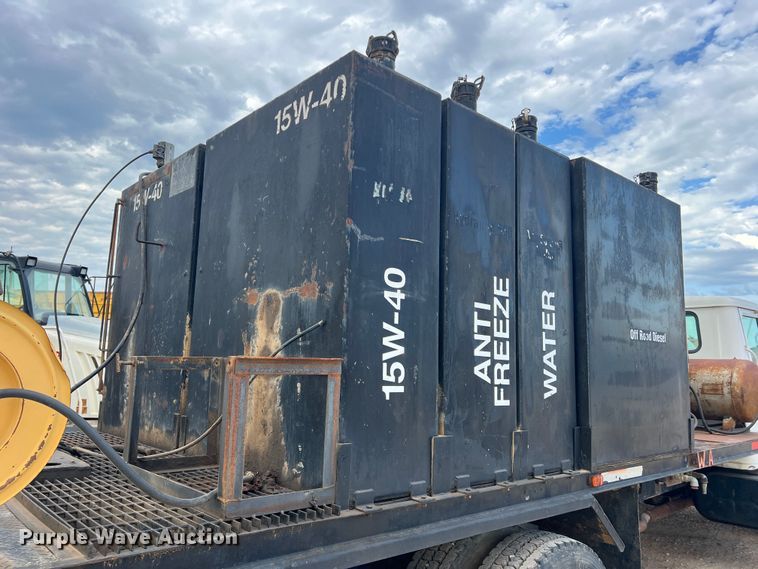 image for item DN3100 1995 International 4900  fuel / lube truck