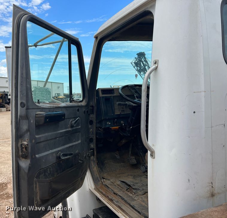 image for item DN3100 1995 International 4900  fuel / lube truck