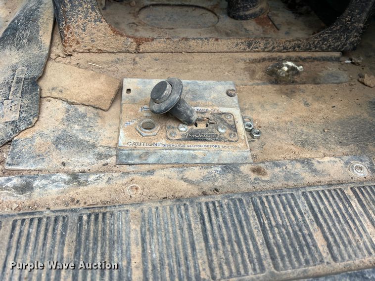 image for item DN3100 1995 International 4900  fuel / lube truck