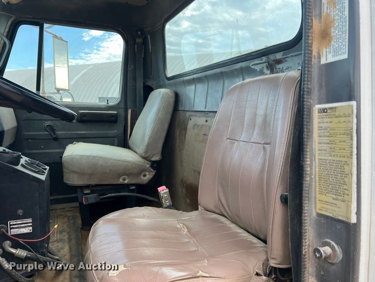 image for item DN3100 1995 International 4900  fuel / lube truck