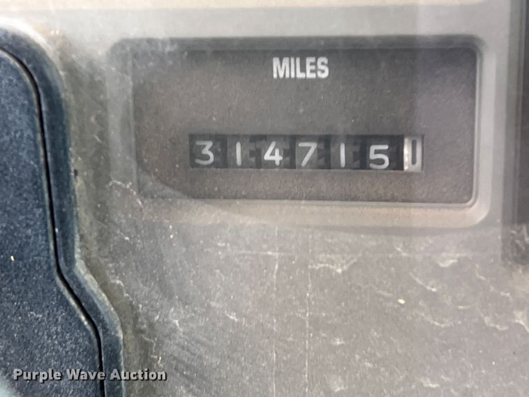 image for item DN3100 1995 International 4900  fuel / lube truck