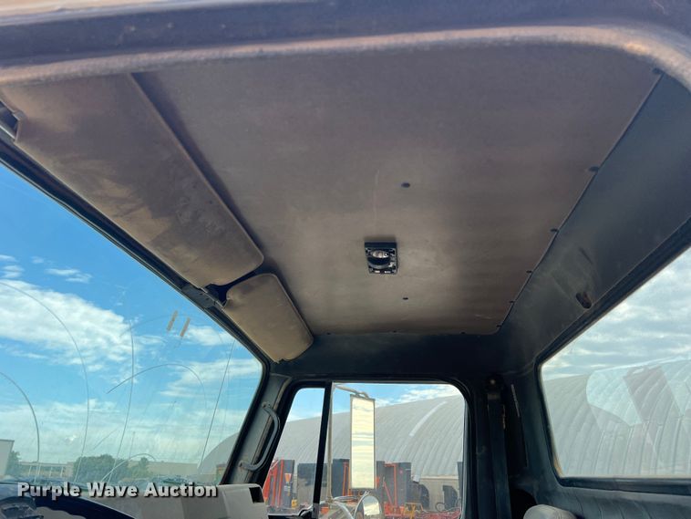 image for item DN3100 1995 International 4900  fuel / lube truck