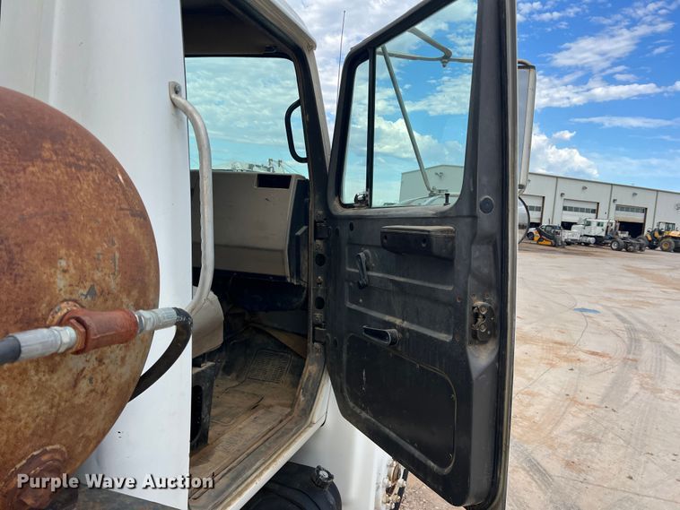 image for item DN3100 1995 International 4900  fuel / lube truck