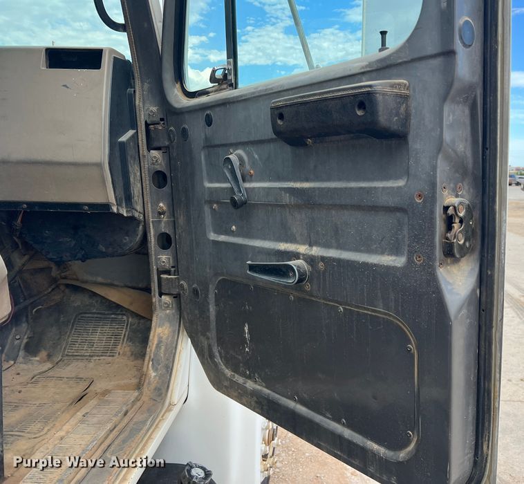 image for item DN3100 1995 International 4900  fuel / lube truck