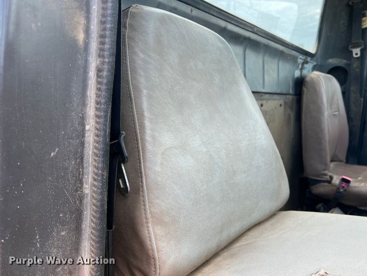 image for item DN3100 1995 International 4900  fuel / lube truck