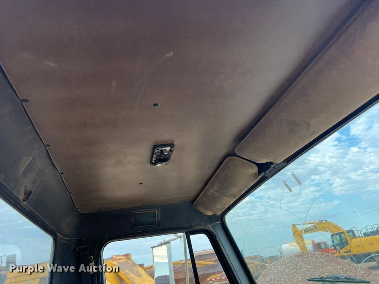 image for item DN3100 1995 International 4900  fuel / lube truck