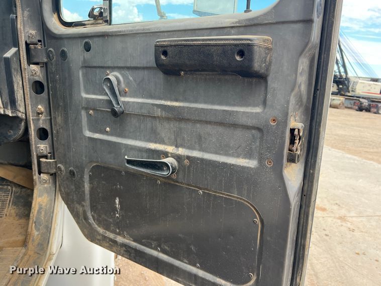 image for item DN3100 1995 International 4900  fuel / lube truck