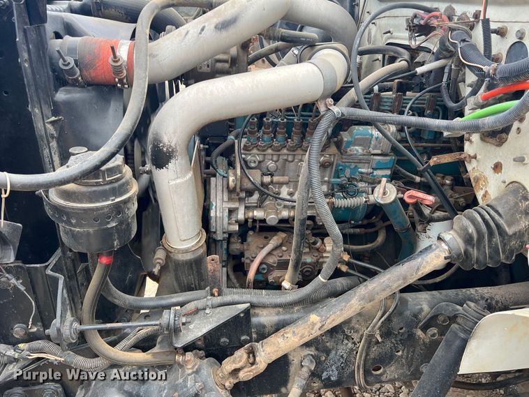 image for item DN3100 1995 International 4900  fuel / lube truck