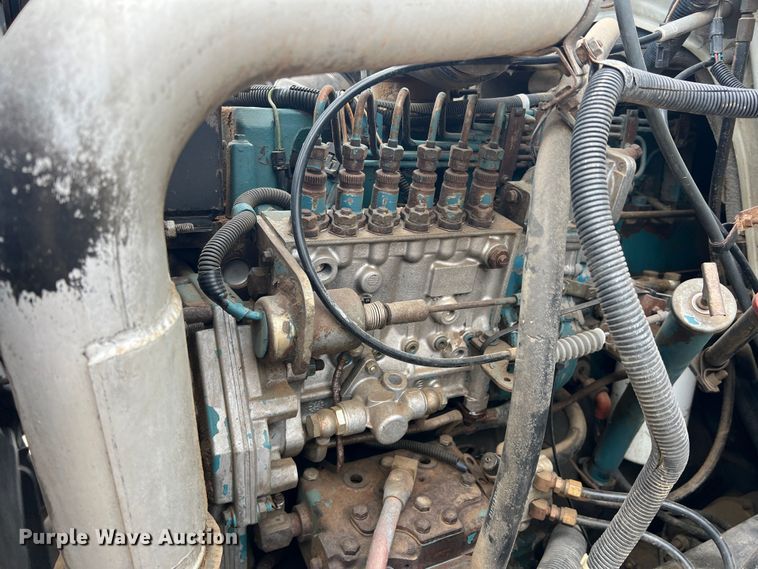 image for item DN3100 1995 International 4900  fuel / lube truck