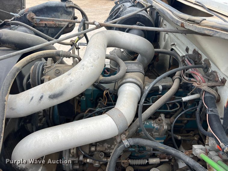 image for item DN3100 1995 International 4900  fuel / lube truck