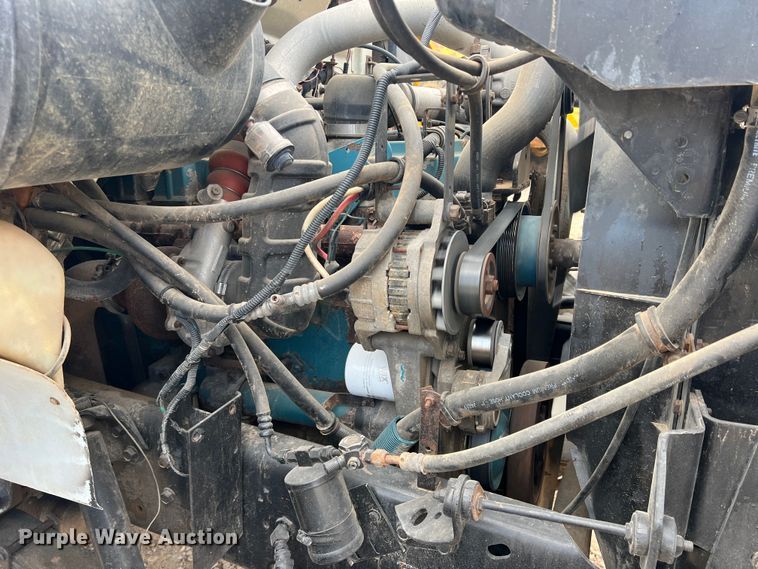 image for item DN3100 1995 International 4900  fuel / lube truck