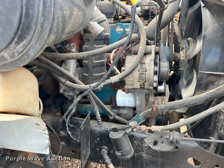 image for item DN3100 1995 International 4900  fuel / lube truck