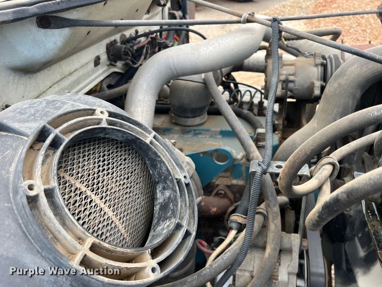 image for item DN3100 1995 International 4900  fuel / lube truck