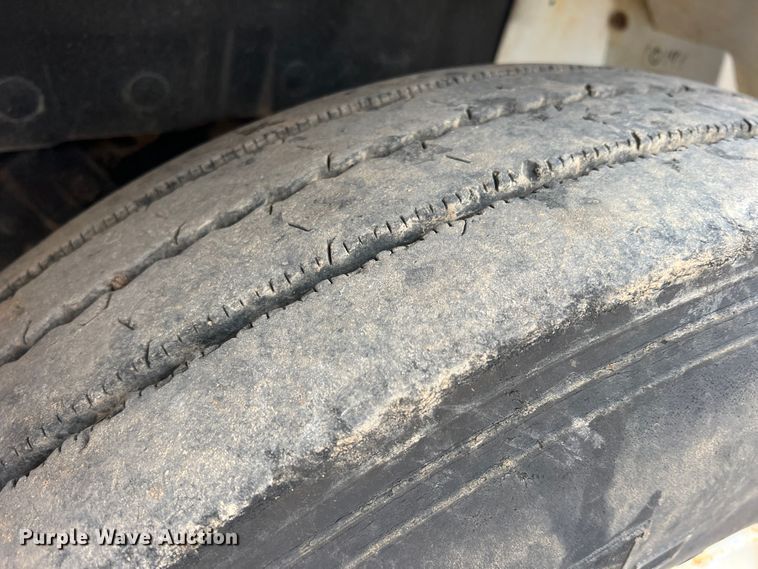 image for item DN3100 1995 International 4900  fuel / lube truck